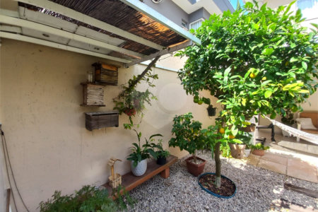 Casa à venda com 3 quartos, sendo 1 suíte, no condomínio São Domingos, Valinhos - SP