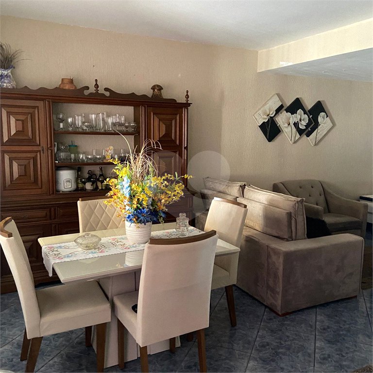 Casa à venda com 3 quartos em Vila Oliveira, Mogi das Cruzes, SP