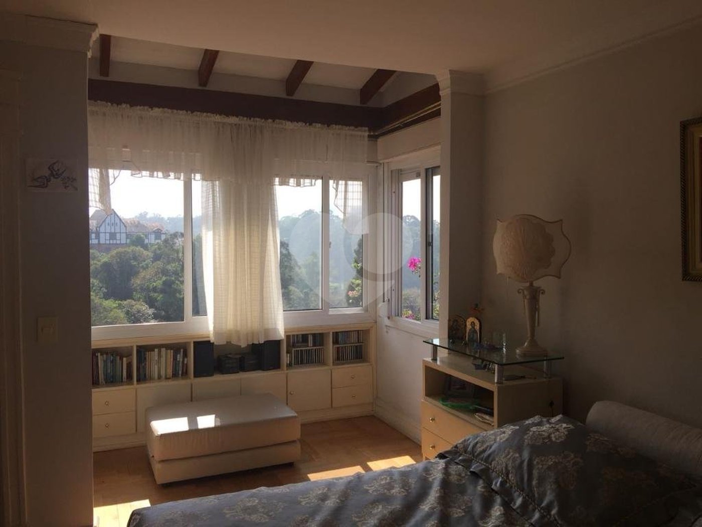 Casa à venda com 5 quartos, sendo 4 suítes, no condomínio Jardim Vitória Régia, São Paulo - SP