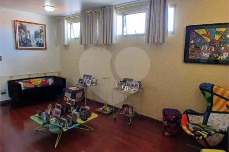 Sobrado à venda com 4 quartos, sendo 2 suítes, em Jardim Leonor, São Paulo, SP