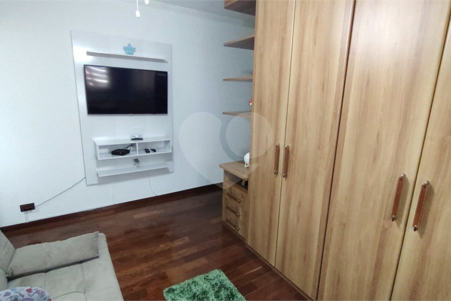 Sobrado à venda com 4 quartos, sendo 3 suítes, em Parque São Domingos, São Paulo, SP