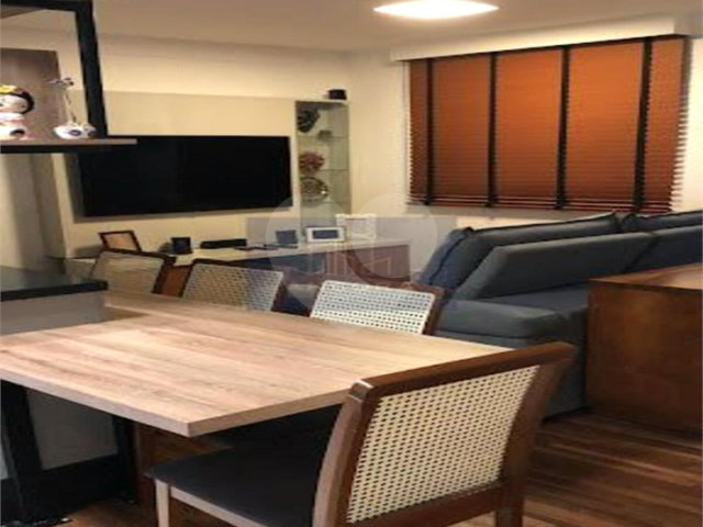 Apartamento à venda com 2 quartos, sendo 1 suíte,  em Moema, São Paulo, SP