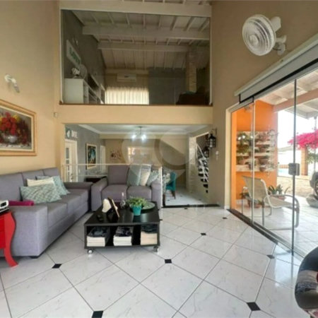 Casa à venda com 3 quartos, sendo 1 suíte, no condomínio Residencial Delle Stelle, Louveira - SP