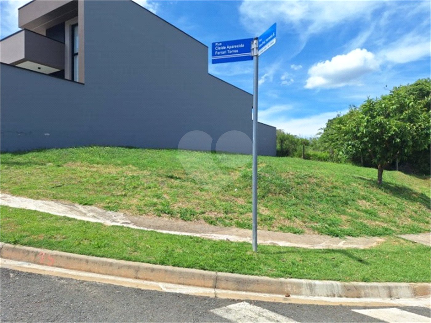 Terreno à venda com 1 suíte em Pinheirinho, Vinhedo, SP