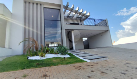 Casa à venda com 4 quartos, sendo 3 suítes, no condomínio Residencial Golden Ville, Itapetininga - SP
