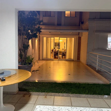 Casa à venda com 4 suítes no condomínio East Village, São Paulo - SP