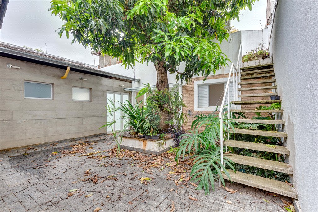Sobrado à venda ou para alugar com 3 quartos, sendo 1 suíte, em Chácara Monte Alegre, São Paulo, SP