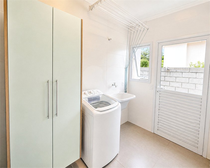 Casa à venda com 3 suítes no condomínio Via Castelli, Louveira - SP