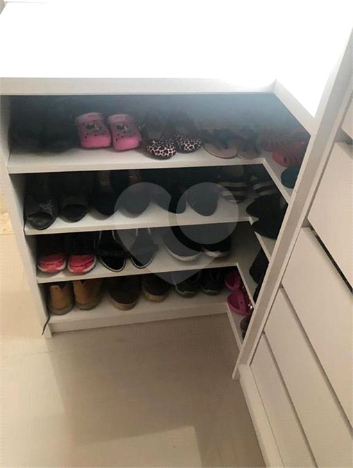 Sobrado à venda com 4 quartos, sendo 2 suítes, em Jardim Regina, Indaiatuba, SP