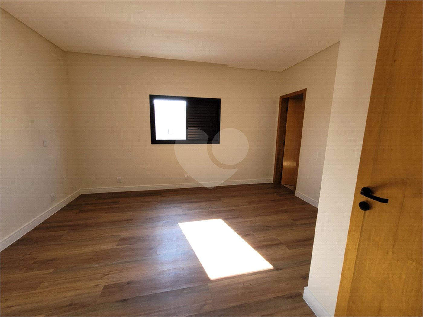 Casa à venda com 3 suítes no condomínio Floradas Paratey, São José dos Campos - SP