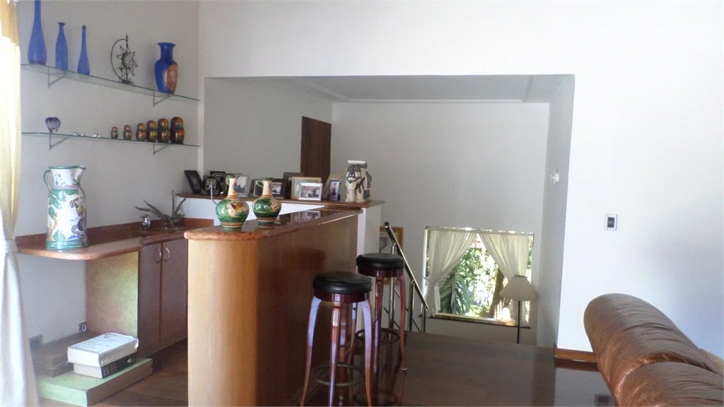 Sobrado à venda com 4 suítes em Recanto Impla, Carapicuíba, SP
