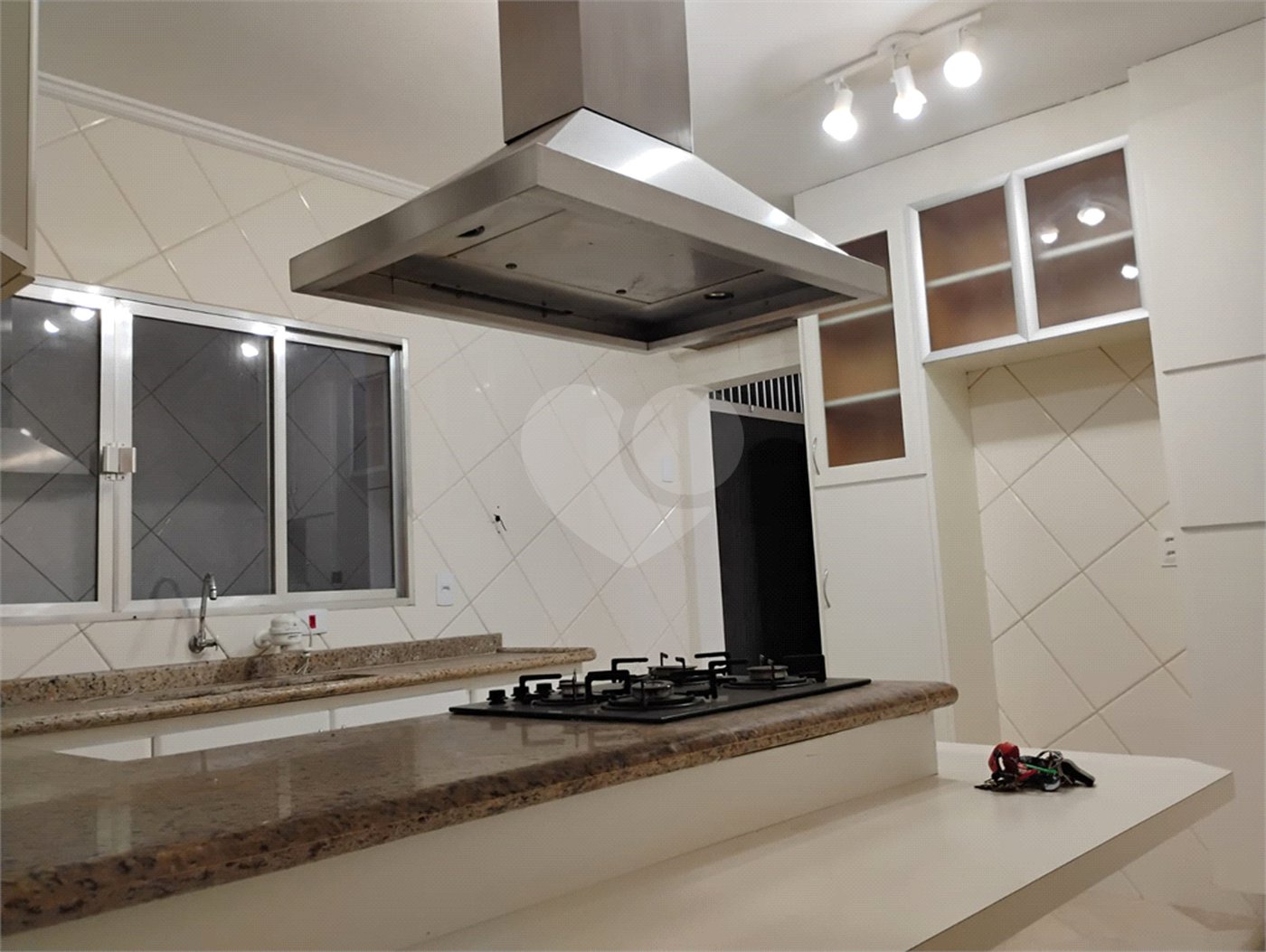 Sobrado à venda com 3 quartos, sendo 1 suíte, em Vila Paulista, São Paulo, SP