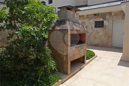 Sobrado à venda com 3 quartos, sendo 1 suíte, em Bosque da Saúde, São Paulo, SP