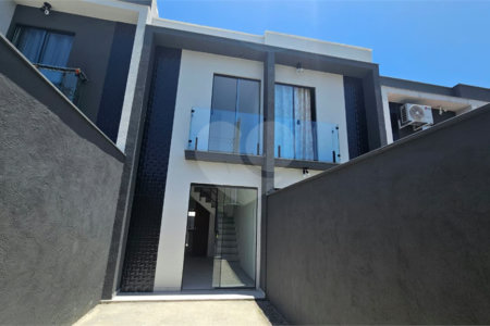 Casa à venda com 2 quartos no condomínio Mirela, Rio de Janeiro - RJ