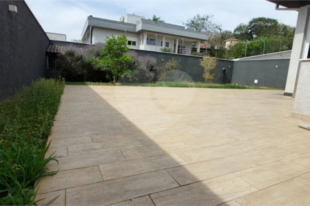 Casa à venda com 3 suítes no condomínio Figueira Garden, Atibaia - SP