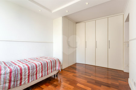 Apartamento à venda com 3 quartos, sendo 1 suíte, em Itaim Bibi, São Paulo, SP