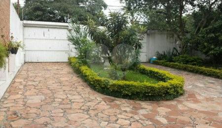 Casa à venda com 5 quartos, sendo 2 suítes, no condomínio Luís Romero Sanson, São Paulo - SP