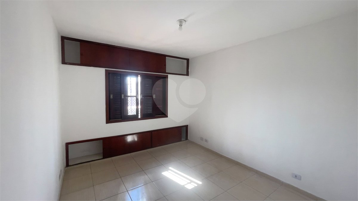 Sobrado à venda com 4 quartos, sendo 1 suíte,  em Jardim Ester Yolanda, São Paulo, SP