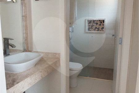 Casa à venda com 3 suítes no condomínio Figueira Garden, Atibaia - SP