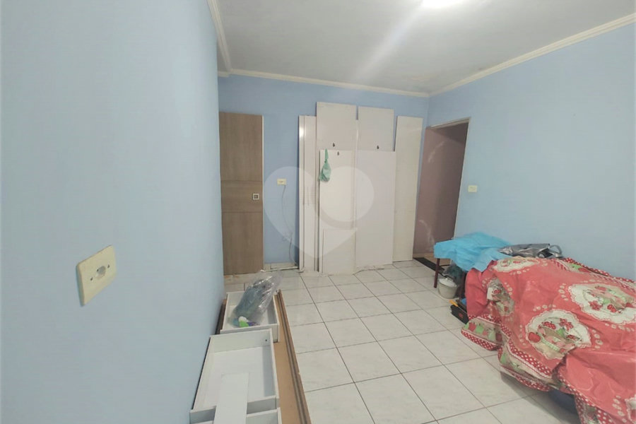 Sobrado à venda com 4 quartos, sendo 1 suíte, em Jardim Regina, São Paulo, SP
