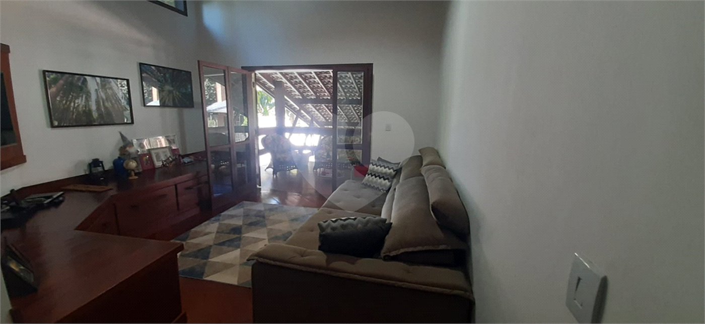 Sobrado à venda com 5 quartos, sendo 3 suítes, em Serra da Cantareira, Mairiporã, SP