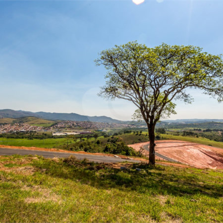 Terrenos a partir 300 metros em condomínio fechado e pronto para construir, aceita financiamento
