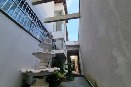 Sobrado com 300m² , 3 dormitórios , sendo 2 suítes , 4 vagas , à venda no Jabaquara.