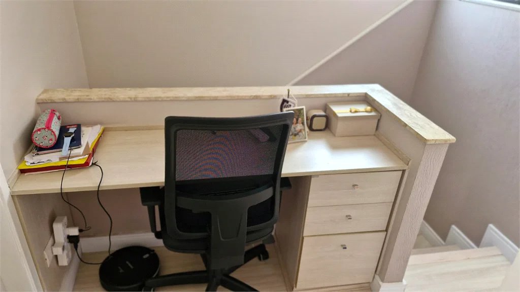 Casa à venda com 3 quartos, sendo 1 suíte, no condomínio Moradas do Horto, São Paulo - SP