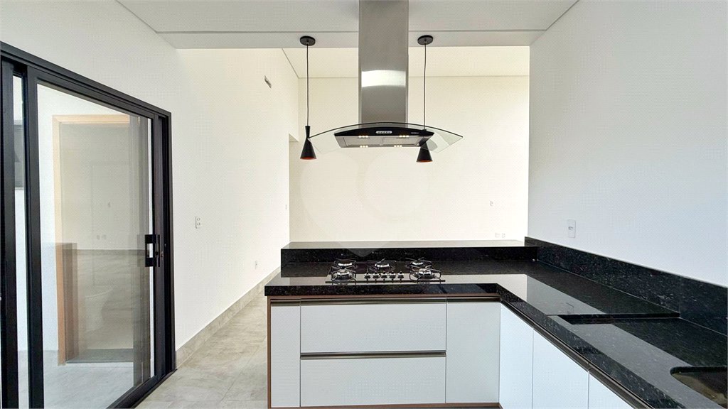 Casa à venda com 3 quartos, sendo 1 suíte,  no condomínio Jardim Piemonte, Indaiatuba - SP