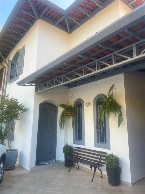 Sobrado à venda com 3 quartos, sendo 1 suíte, em Jardim Jussara, São Paulo, SP