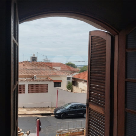 Sobrado à venda com 4 quartos, sendo 1 suíte,  em Vila Xavier (vila Xavier), Araraquara, SP