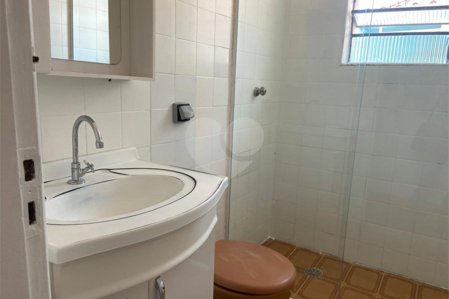 Sobrado à venda com 3 quartos, sendo 1 suíte, em Parque Maria Domitila, São Paulo, SP