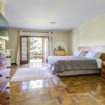 Casa Térrea à venda com 5 quartos, sendo 4 suítes, em Interlagos, São Paulo, SP