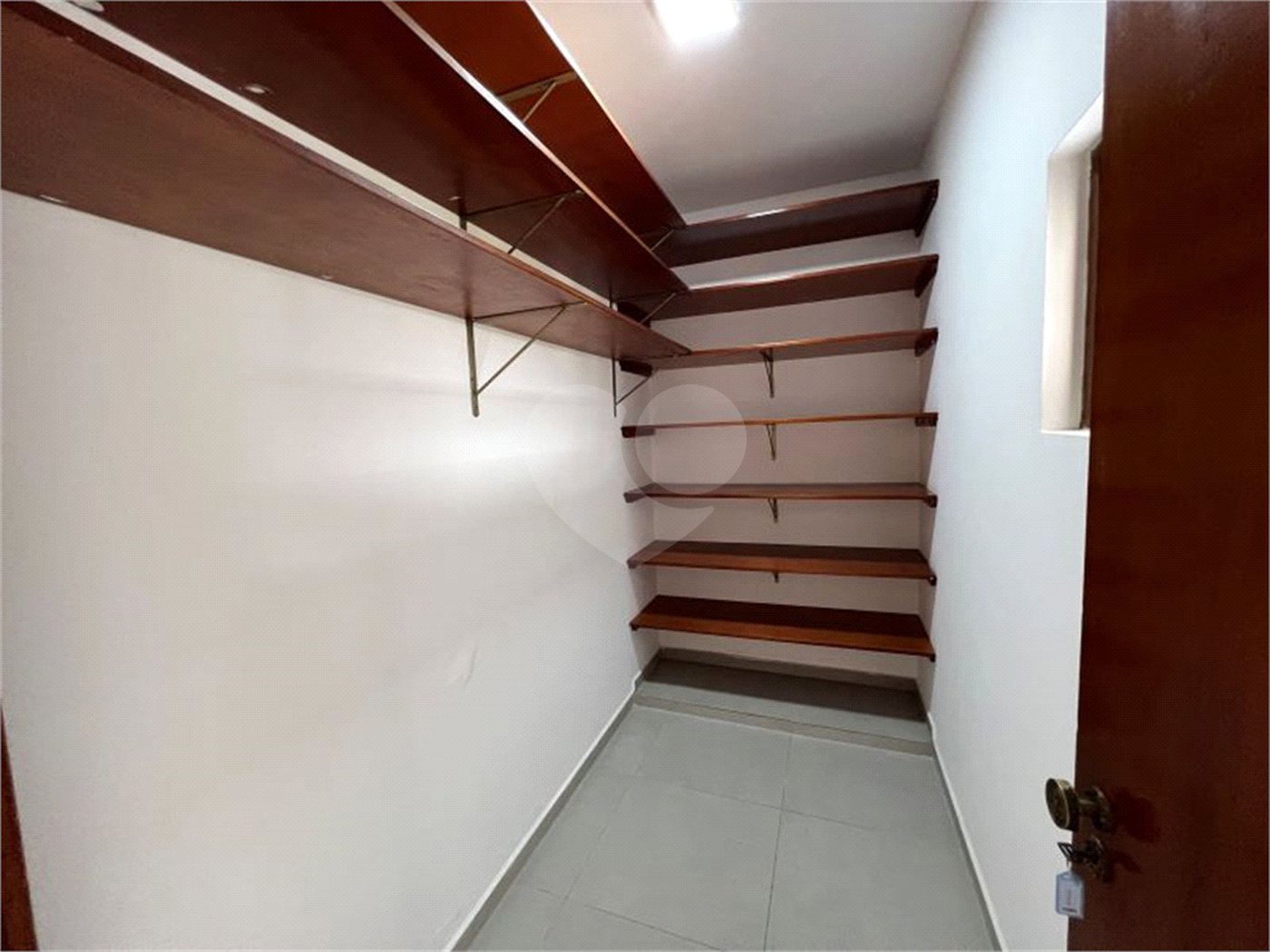 Casa à venda ou para alugar com 4 quartos, sendo 3 suítes, no condomínio Estância Marambaia, Vinhedo - SP