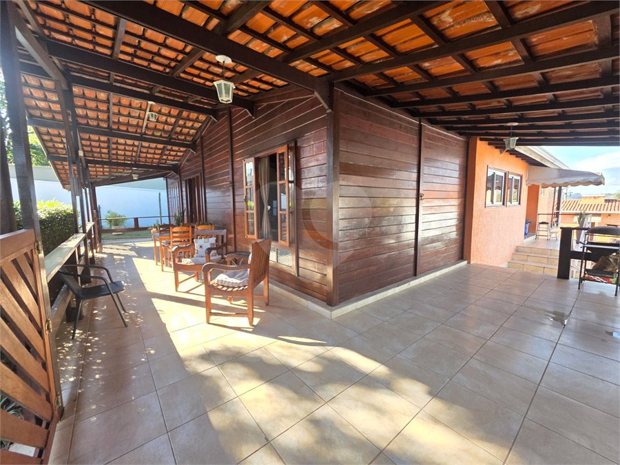 Casa à venda com 3 quartos, sendo 1 suíte, no condomínio Estância Marambaia, Vinhedo - SP