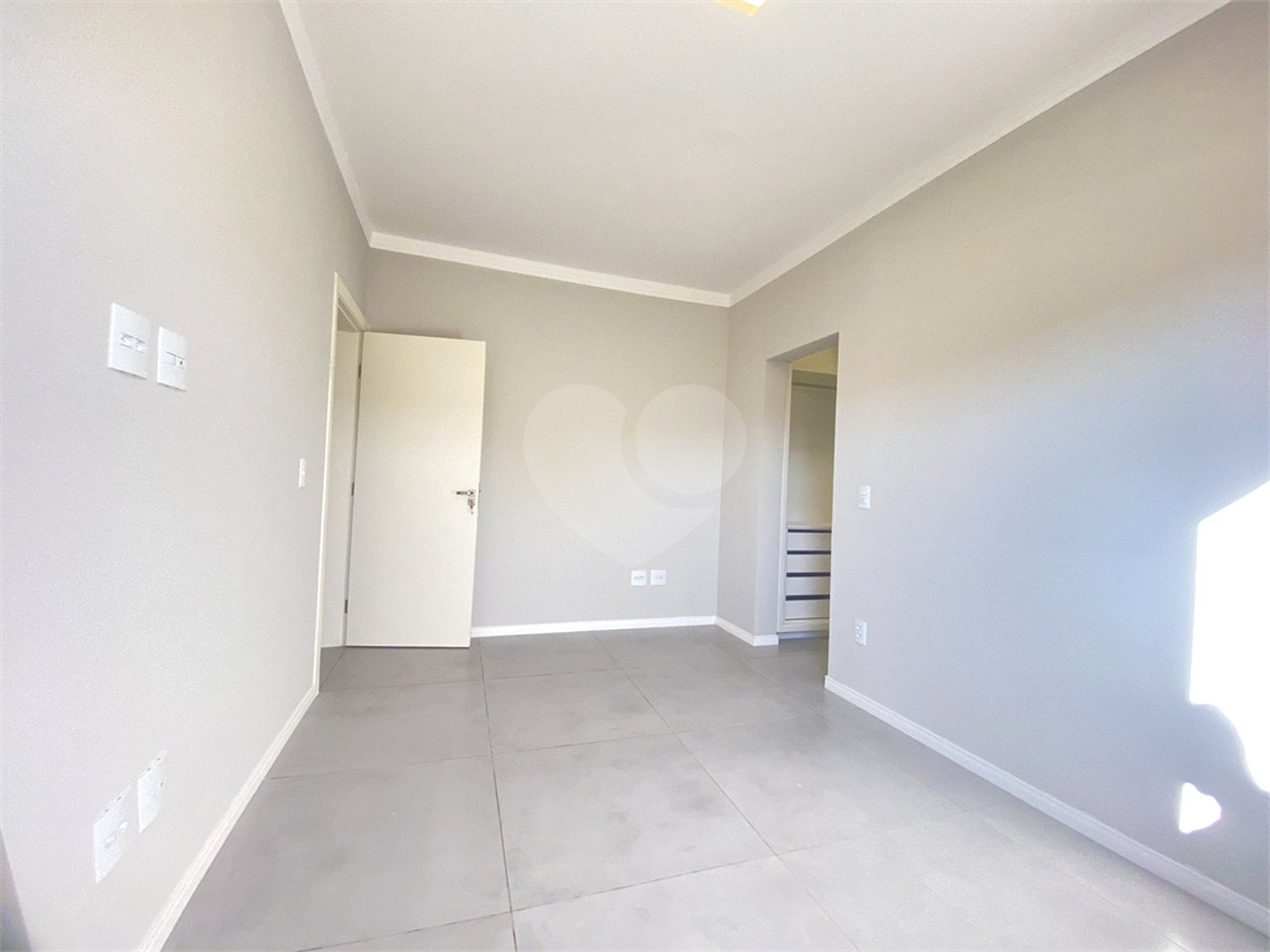 Casa à venda com 3 quartos, sendo 1 suíte, no condomínio Reserva Central Parque, Salto - SP