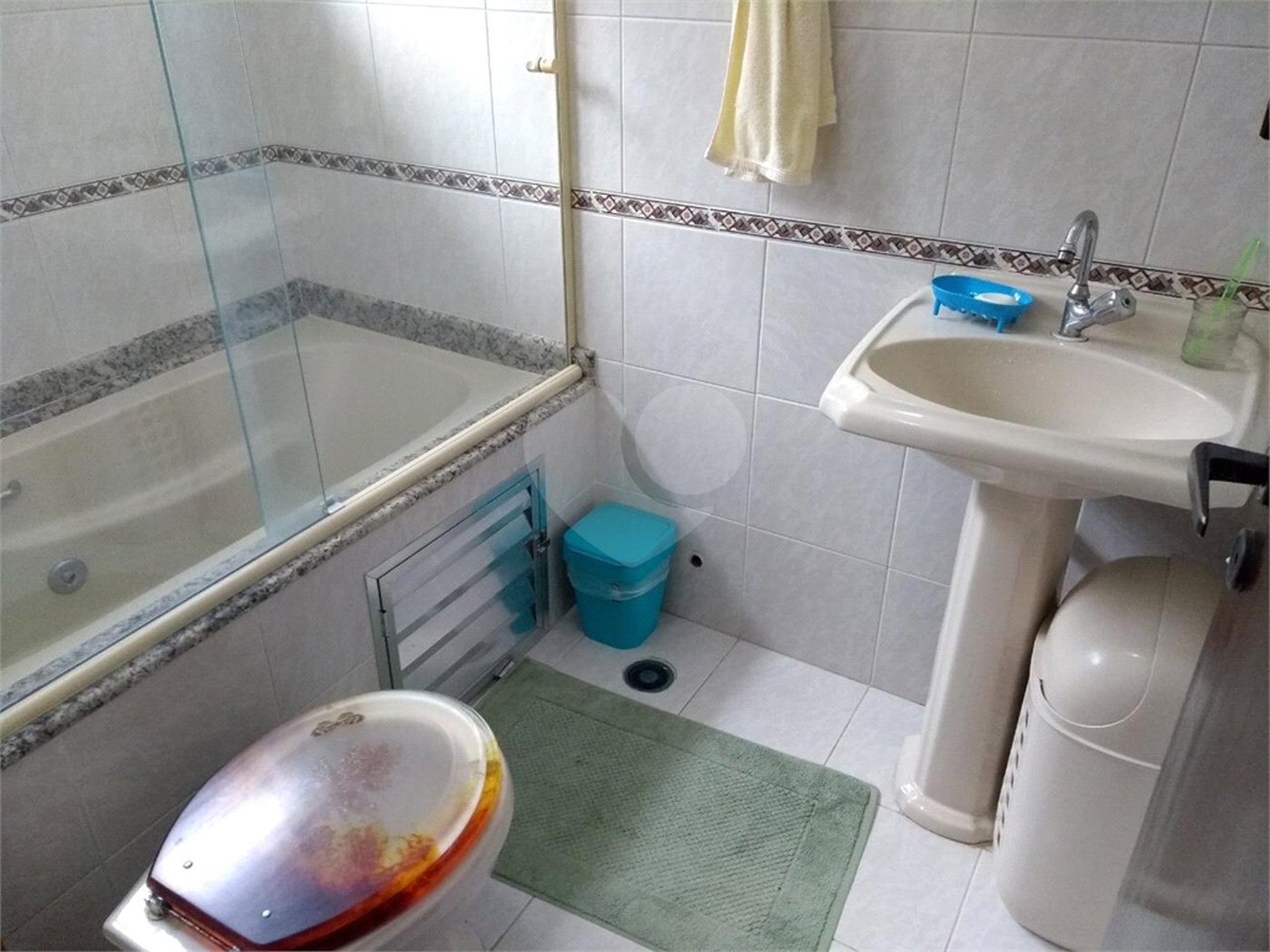 Sobrado à venda com 4 quartos, sendo 2 suítes,  em Bosque da Saúde, São Paulo, SP