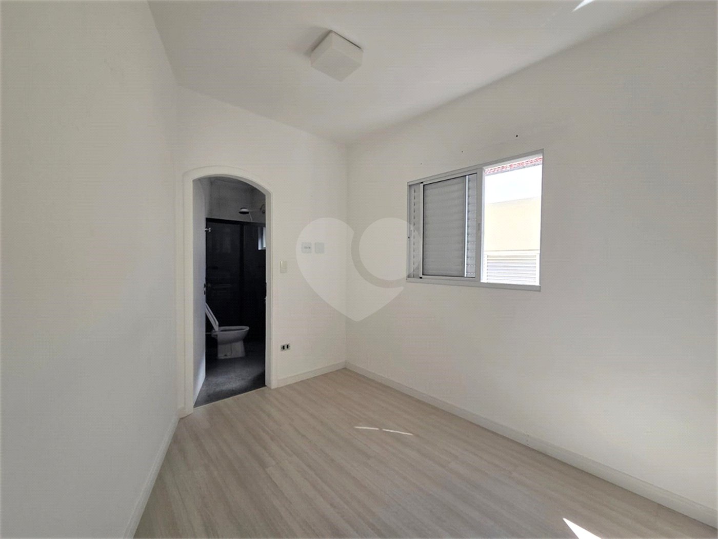 Sobrado à venda ou para alugar com 3 quartos, sendo 2 suítes,  em Vila Lucia, São Paulo, SP