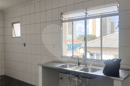Sobrado à venda ou para alugar com 3 suítes em Jardim Patente, São Paulo, SP