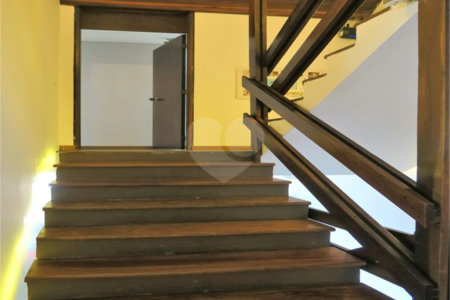 Casa à venda com 4 quartos, sendo 2 suítes, em Jardim Leonor, São Paulo, SP