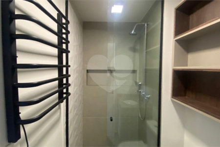 Apartamento mobiliado à venda na Vila Mariana, 2 quartos, varanda