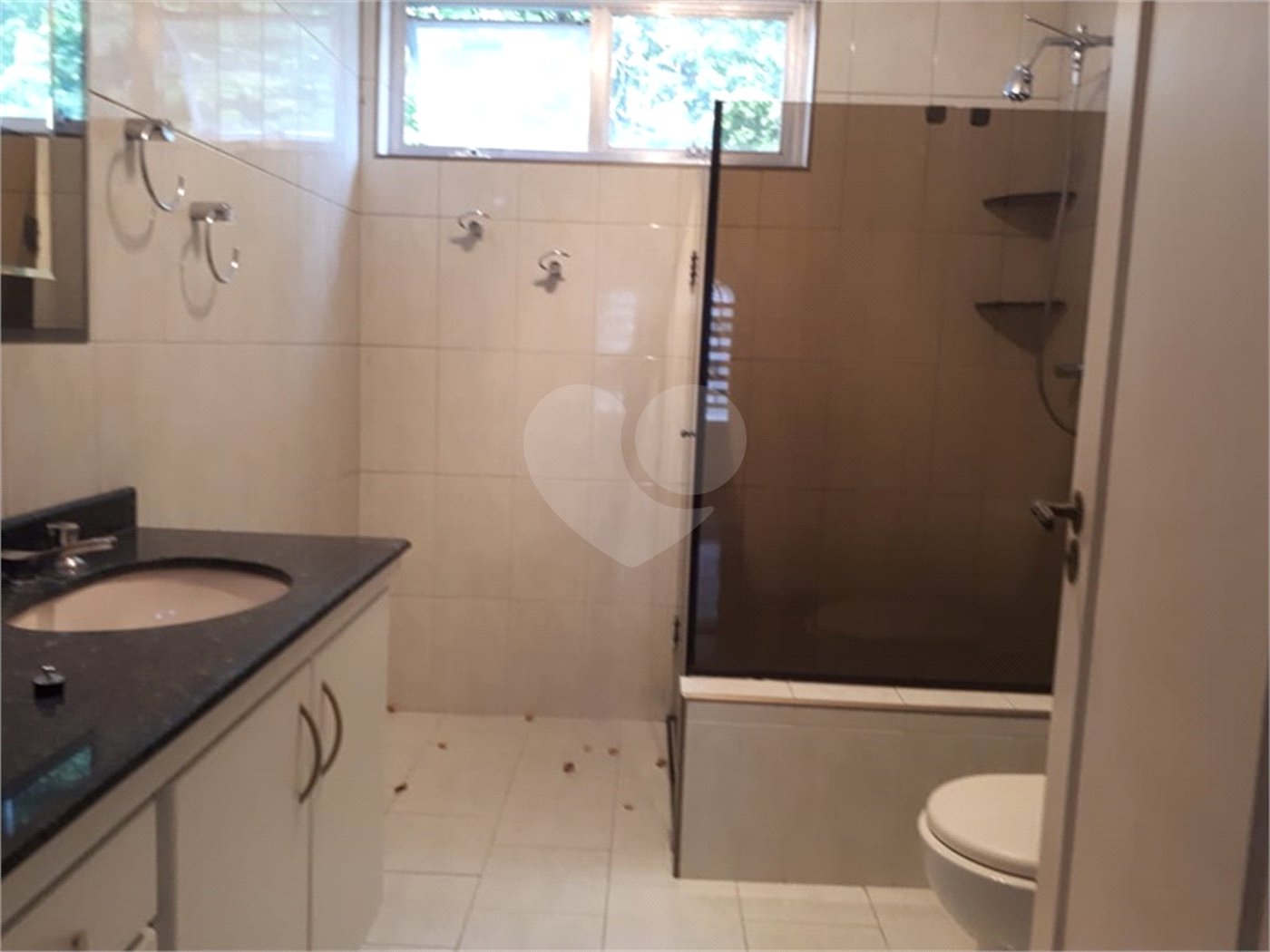 Sobrado à venda com 5 quartos, sendo 3 suítes, em Tremembé, São Paulo, SP