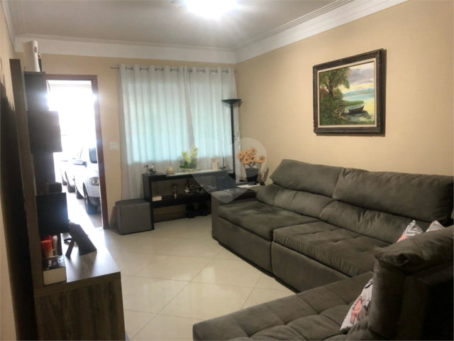 Sobrado à venda com 3 quartos, sendo 1 suíte,  em Vila Mangalot, São Paulo, SP