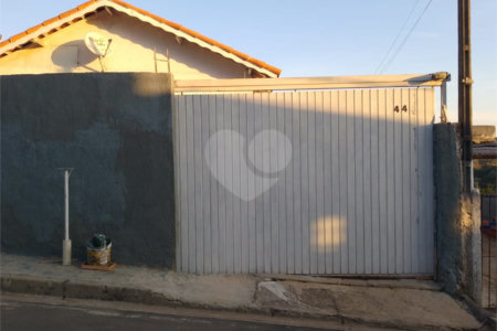 Casa à venda com 3 quartos, sendo 2 suítes, no Centro (mailasqui), São Roque, SP