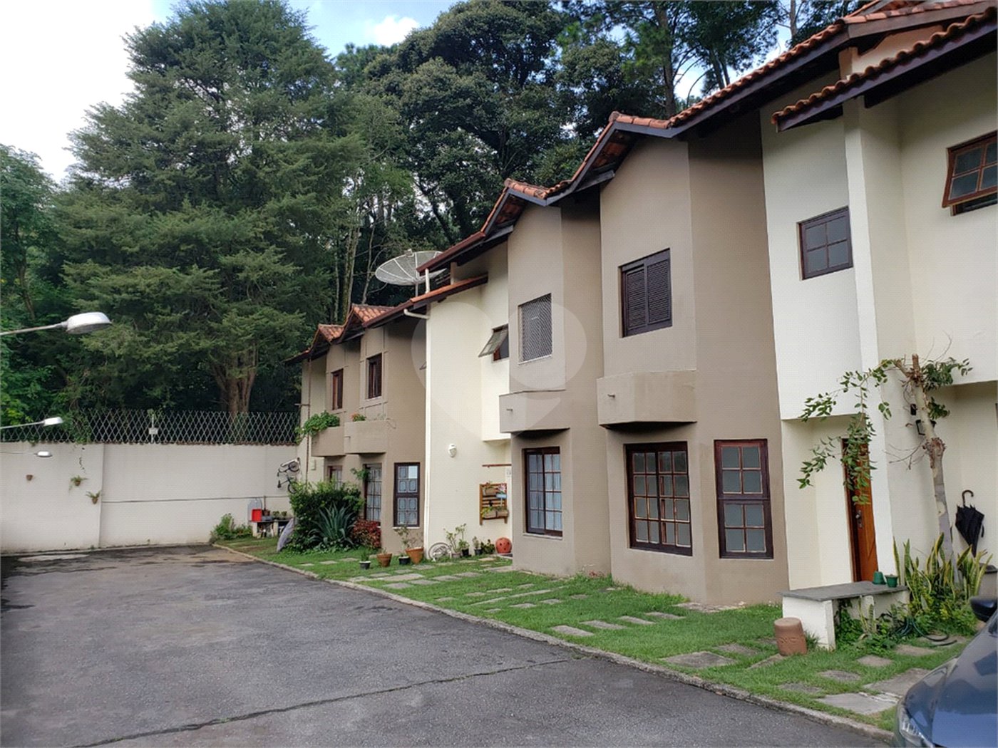 Casa à venda com 3 quartos, sendo 1 suíte, no condomínio Morada dos Pássaros, São Paulo - SP