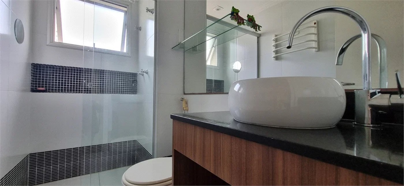 Apartamento à venda com 3 suítes em Jardim Londrina, São Paulo, SP