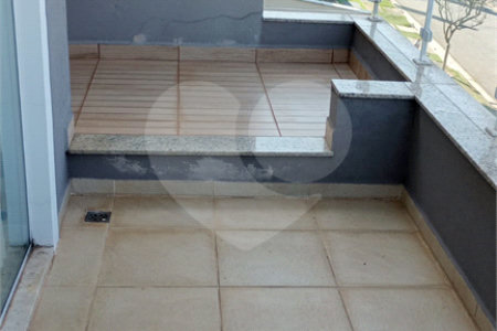 Casa à venda com 3 suítes no condomínio Picollo, Louveira - SP