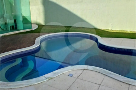Casa à venda com 3 suítes no condomínio Figueira Garden, Atibaia - SP