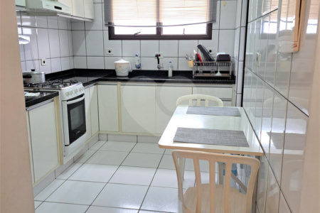 Cobertura à venda com 3 suítes em Enseada, Guarujá, SP