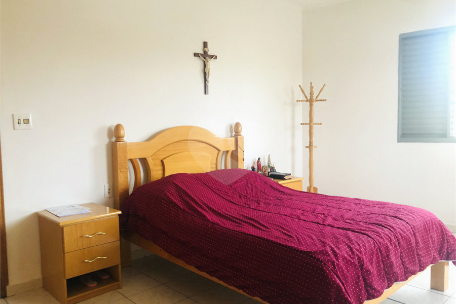 Sobrado à venda com 3 quartos, sendo 1 suíte, em Vila Romero, São Paulo, SP